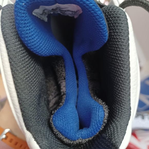 Nike Air Max Barks Sneakers - Picture 9 of 9